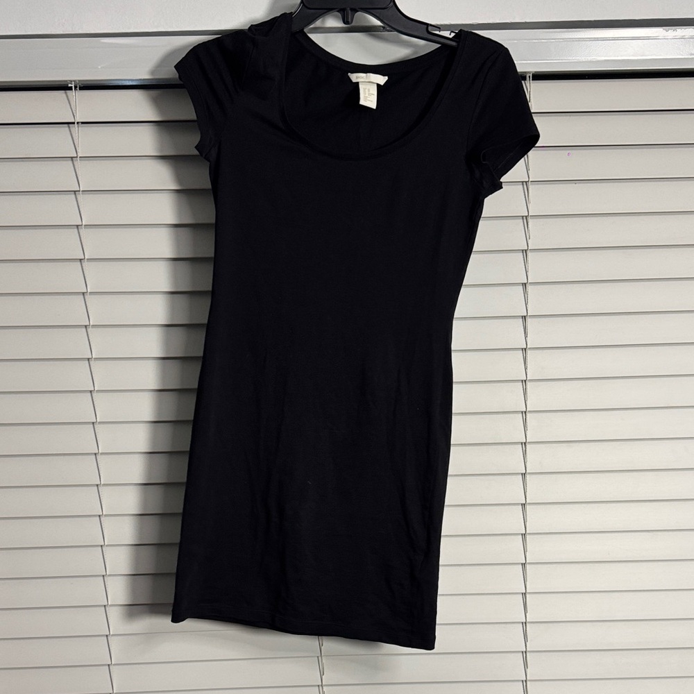 H&M Black Fitted Scoop Neck Tee